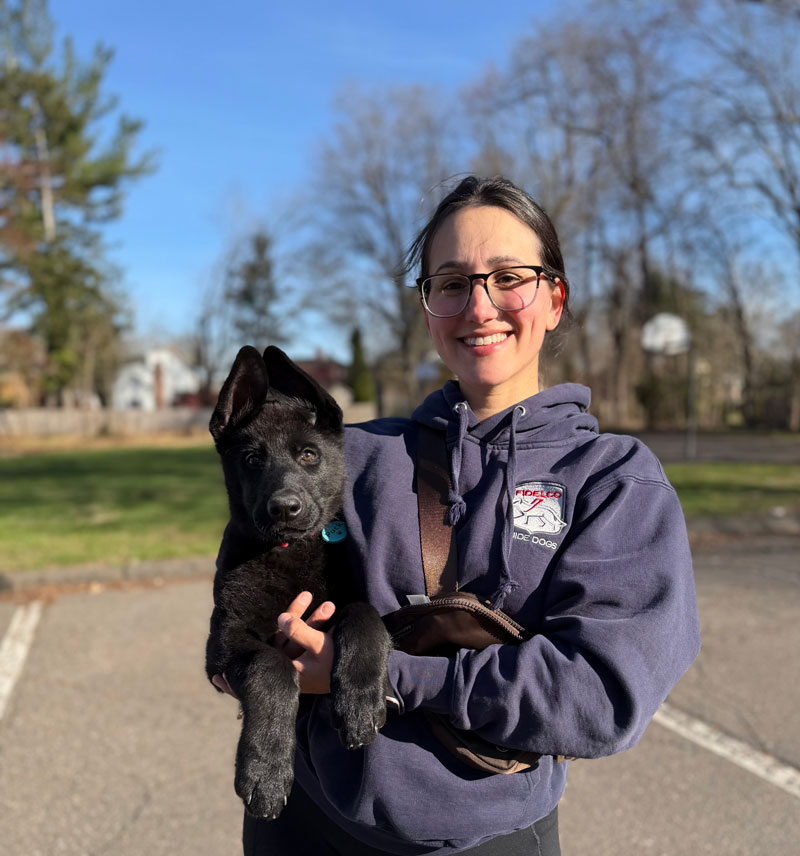 Portrait photo of Tatiana Rodrigues, Fidelco volunteer and puppy raiser